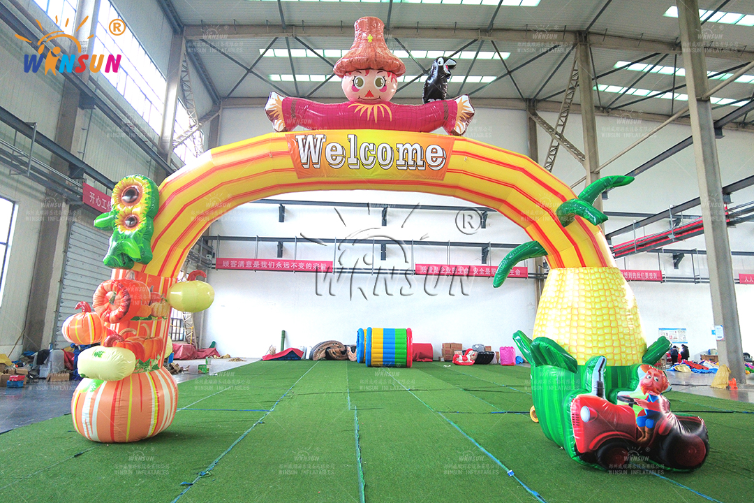 Scarecrow_and_Crow_Inflatable_Welcome_Arch_with_Tractor.jpg