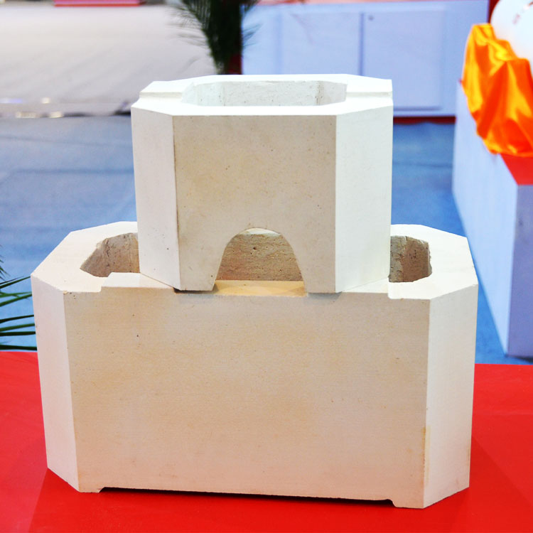 График зависимости прочности на сжатие от времени эксплуатации в условиях реальной стекольной печи — TY-AZS36D сохраняет >300 МПа даже через 18 месяцев