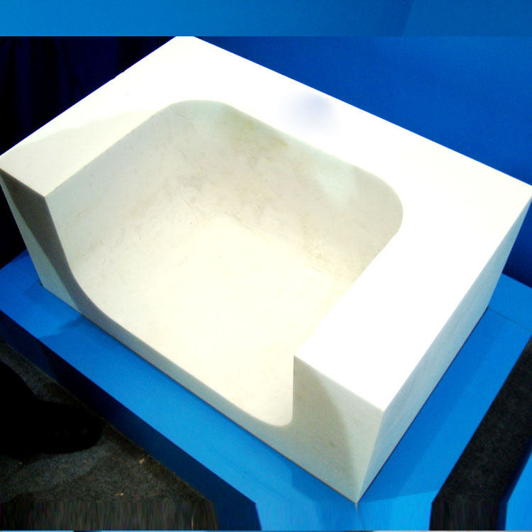 مقارنة بين هيكل بلورة بلاطة AZS التقليدية (غير مستقرة) والبلاطة المحسنة (مستقرة ومتجانسة)