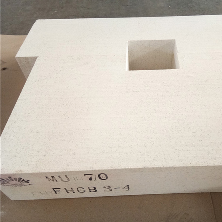 هيكل ميكروسكوبي لكتلة AZS33# الكهربائية المصهورة مقربة توضح الكثافة وجودة التكوين