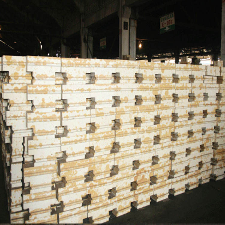 Сравнительный график срока службы и затрат на ремонт для различных огнеупорных материалов