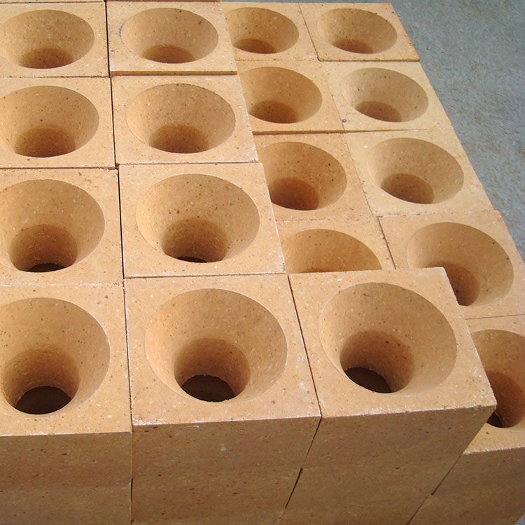 A ceramic kiln using different refractory materials