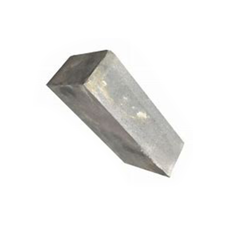 Comparación visual entre ladrillos de circonio y refractarios tradicionales mostrando menor desgaste tras 6 meses de uso en horno industrial