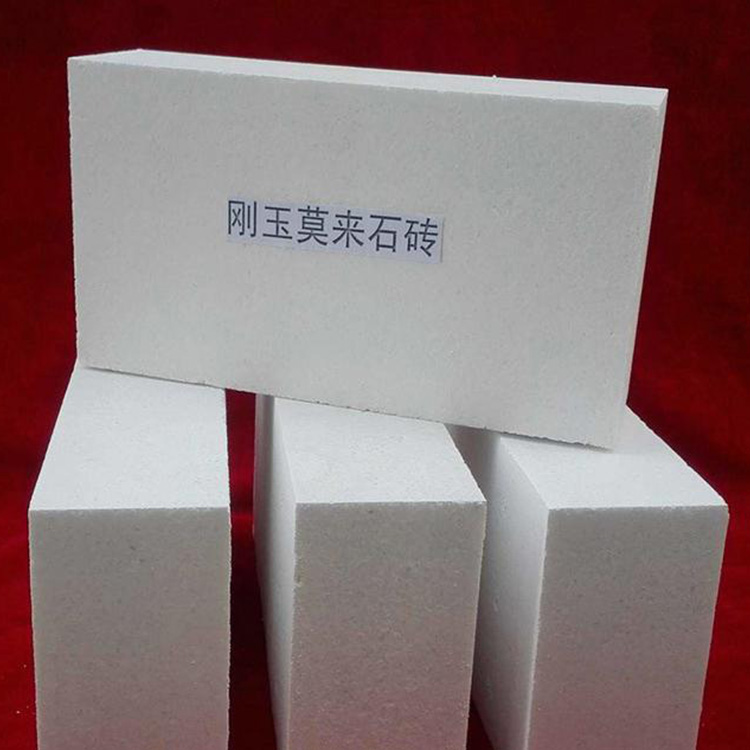 Composite corundum mullite tray with groove design