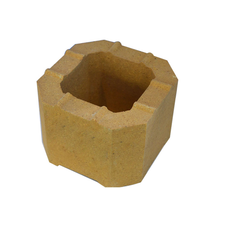 Graph Comparing Thermal Shock Resistance of Different Refractory Bricks Under 1350°C
