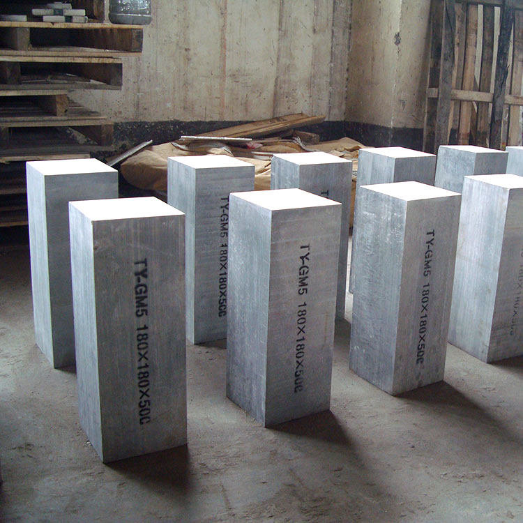 مقارنة بين سطح الألواح السيليكونية القديمة والحديثة أثناء العمل في درجات حرارة عالية