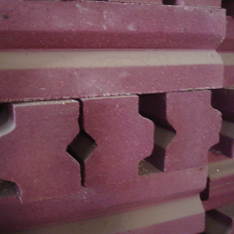 SEM image showing surface oxidation layers contributing to thermal stress faults on a mullite composite tray