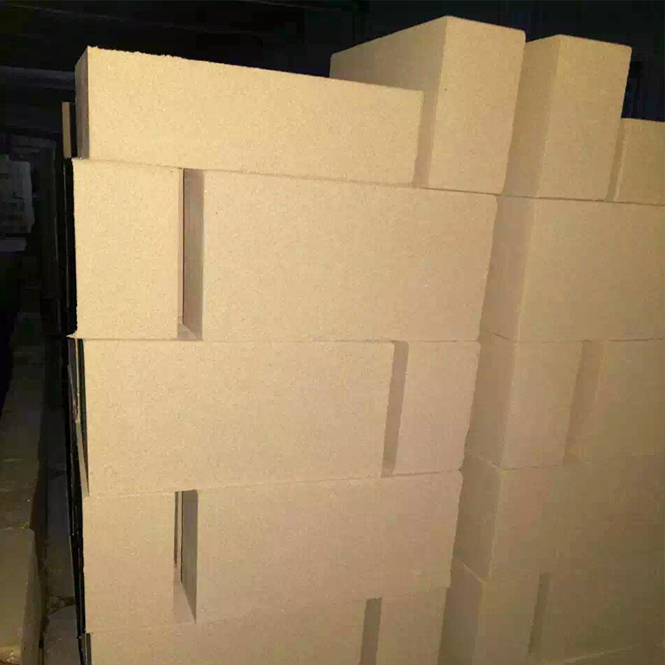 A chemical furnace using high - strength refractory clay insulation bricks