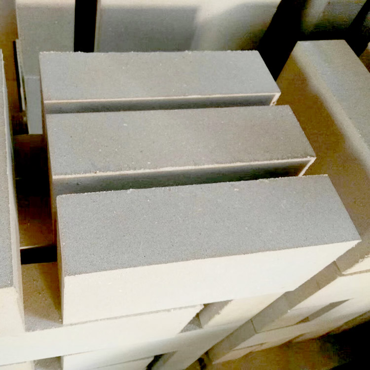 Before-and-after comparison of furnace surface temperature using traditional vs. low-conductivity insulation bricks