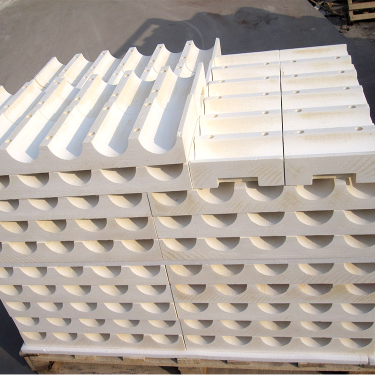 Cross-section diagram of Sunrise vermiculite composite insulation board layered within a steel ladle shell