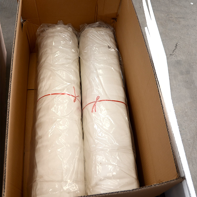 Microscopic view of the porous structure of high - alumina insulating bricks