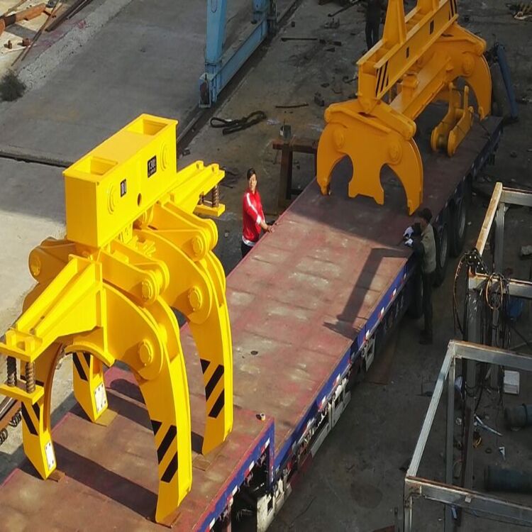 High-temperature steel slab handled safely by automated clamp in cold rolling plant