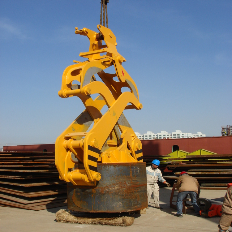 A container terminal using Dalian Tiding's spreaders