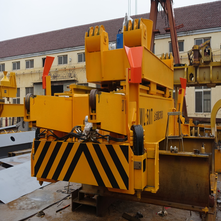 Multifunctional container lifting equipment in a warehouse