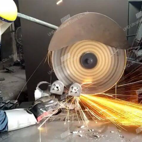 Comparison image showing smooth edge from 400H blade vs. jagged edge from cheaper alternative