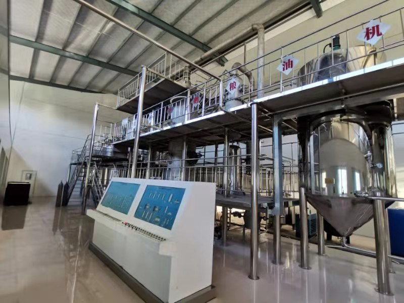 Fully enclosed sesame oil pressing and filtration system ensuring product purity