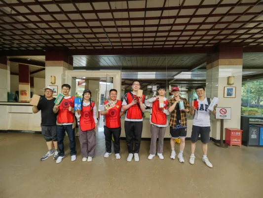 Company staff team building, showing the style of employees