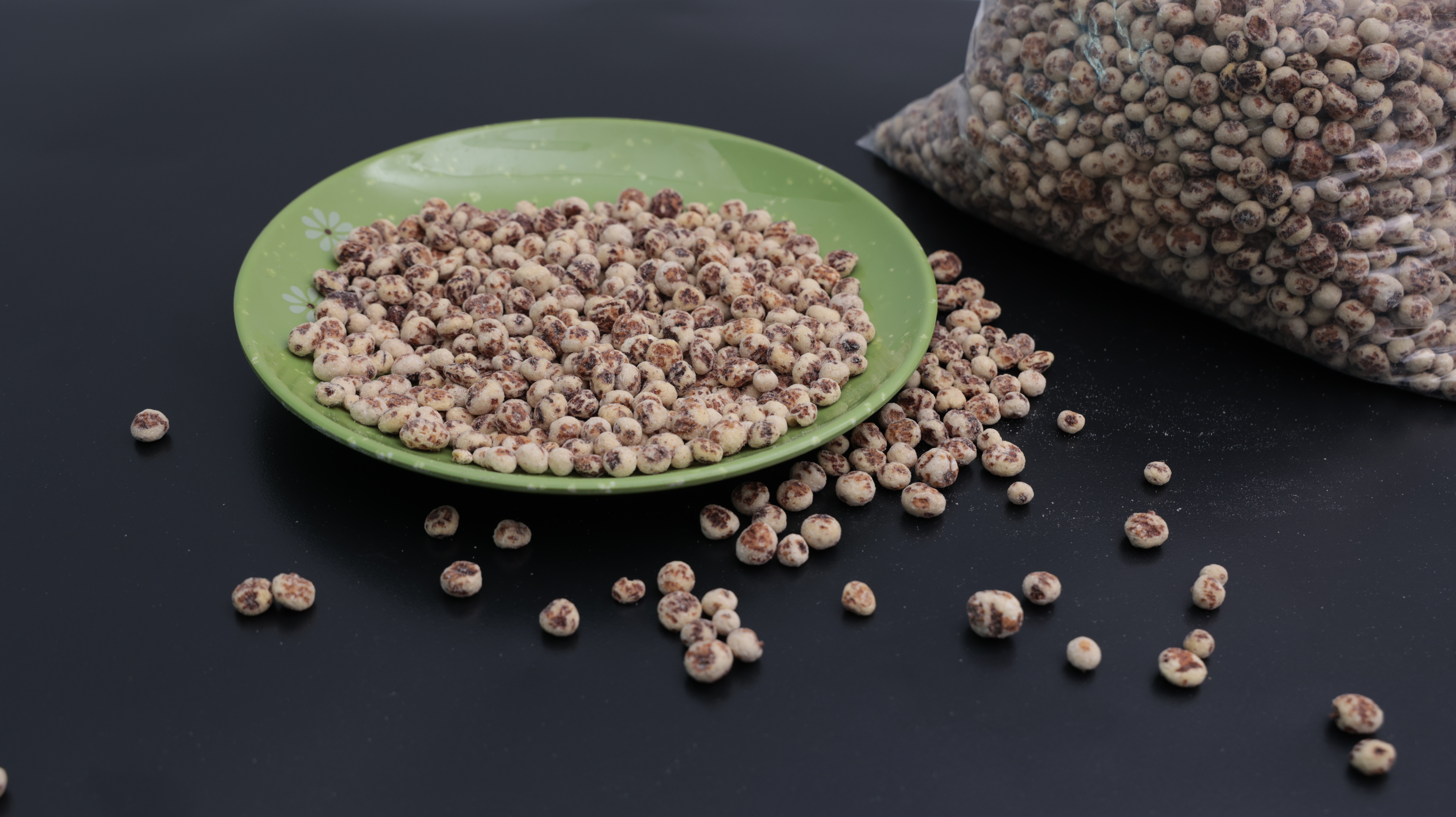 أطباق متنوعة تُحضّر من عُقَد الحيوان: مخبوزات، معجنات، ووجبات خفيفة مجففة