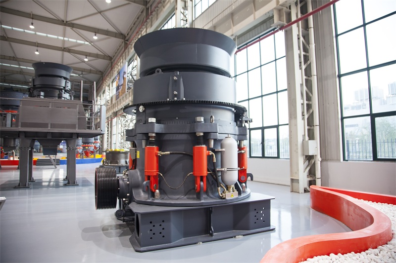 Short-head CS spring cone crusher in a mining site