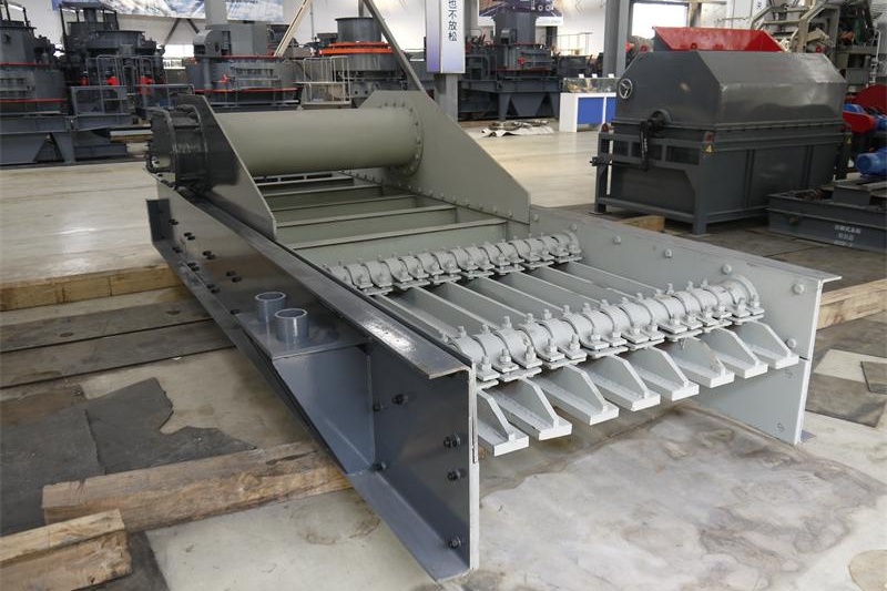 مخطط توضيحي لهيكل جهاز التغذية الاهتزازي عالي الأداء مع طبقة الغربال المزدوجة