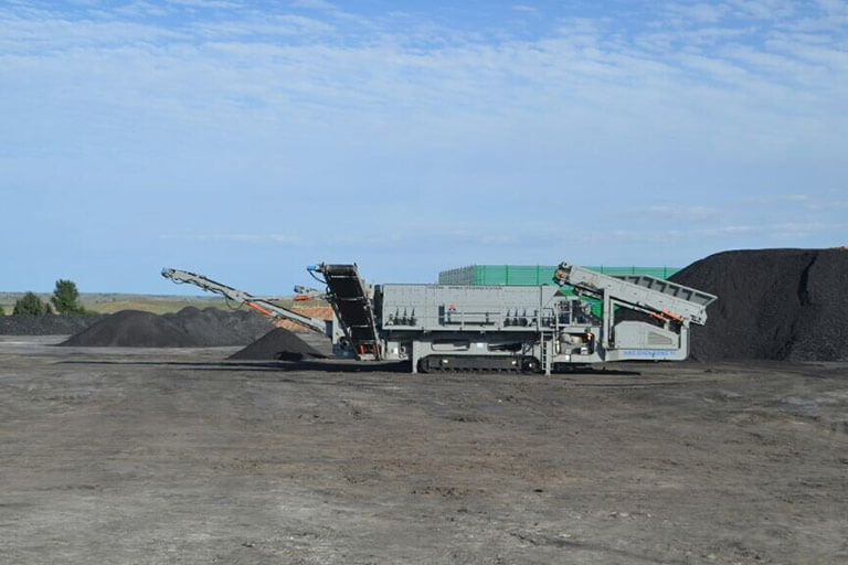 The intelligent lubrication system of the crusher
