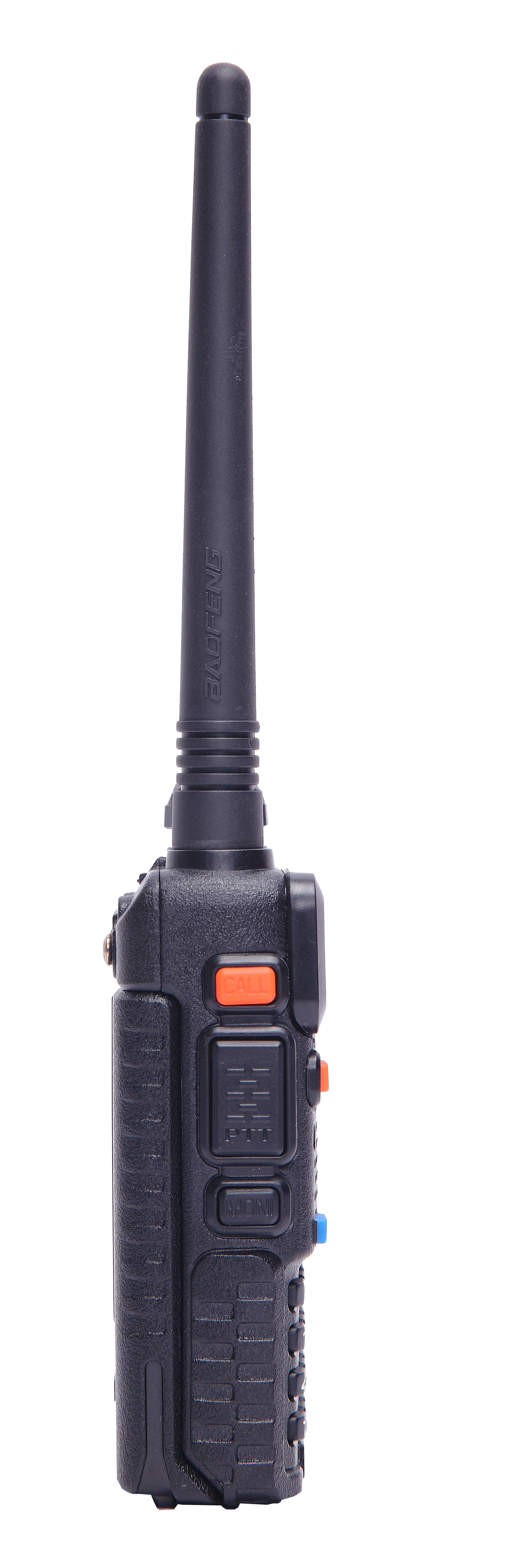 照片显示仓库工人正在使用装有新电池的摩托罗拉对讲机，电池标签清晰可见，安装牢固。