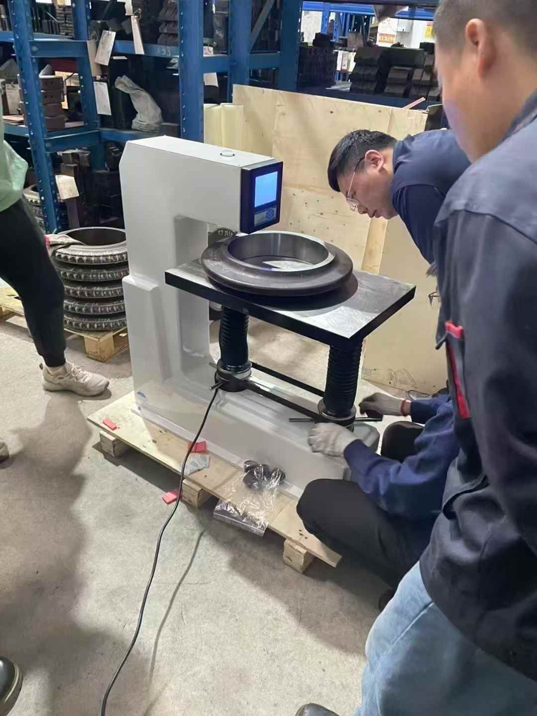 大型工件洛氏硬度计