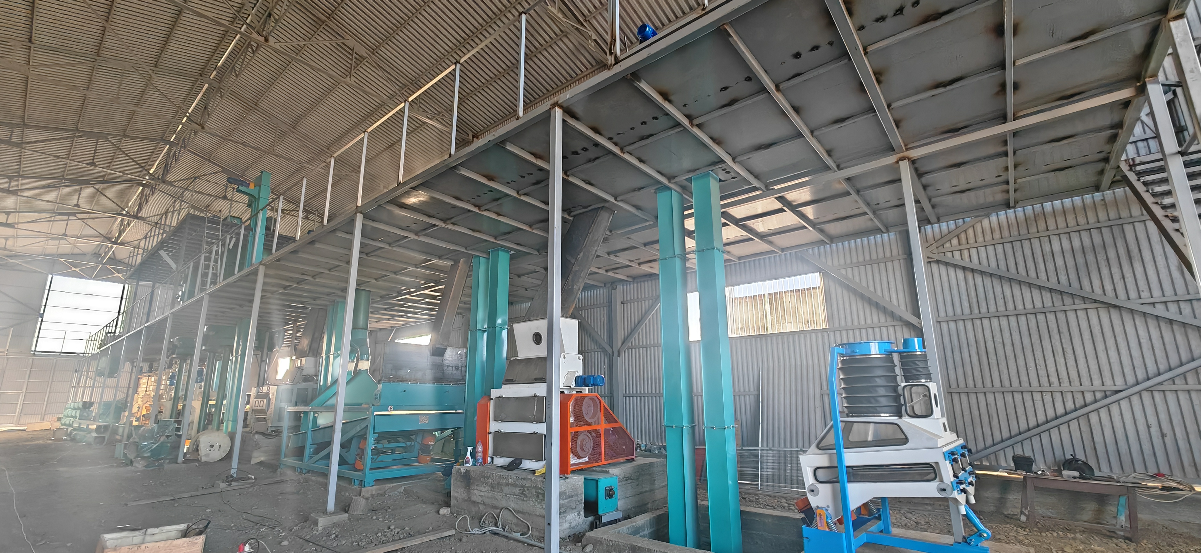 Turnkey sunflower seed pre-treatment process with cleaning, hulling, and pre-pressing stages for Uzbekistan factory
