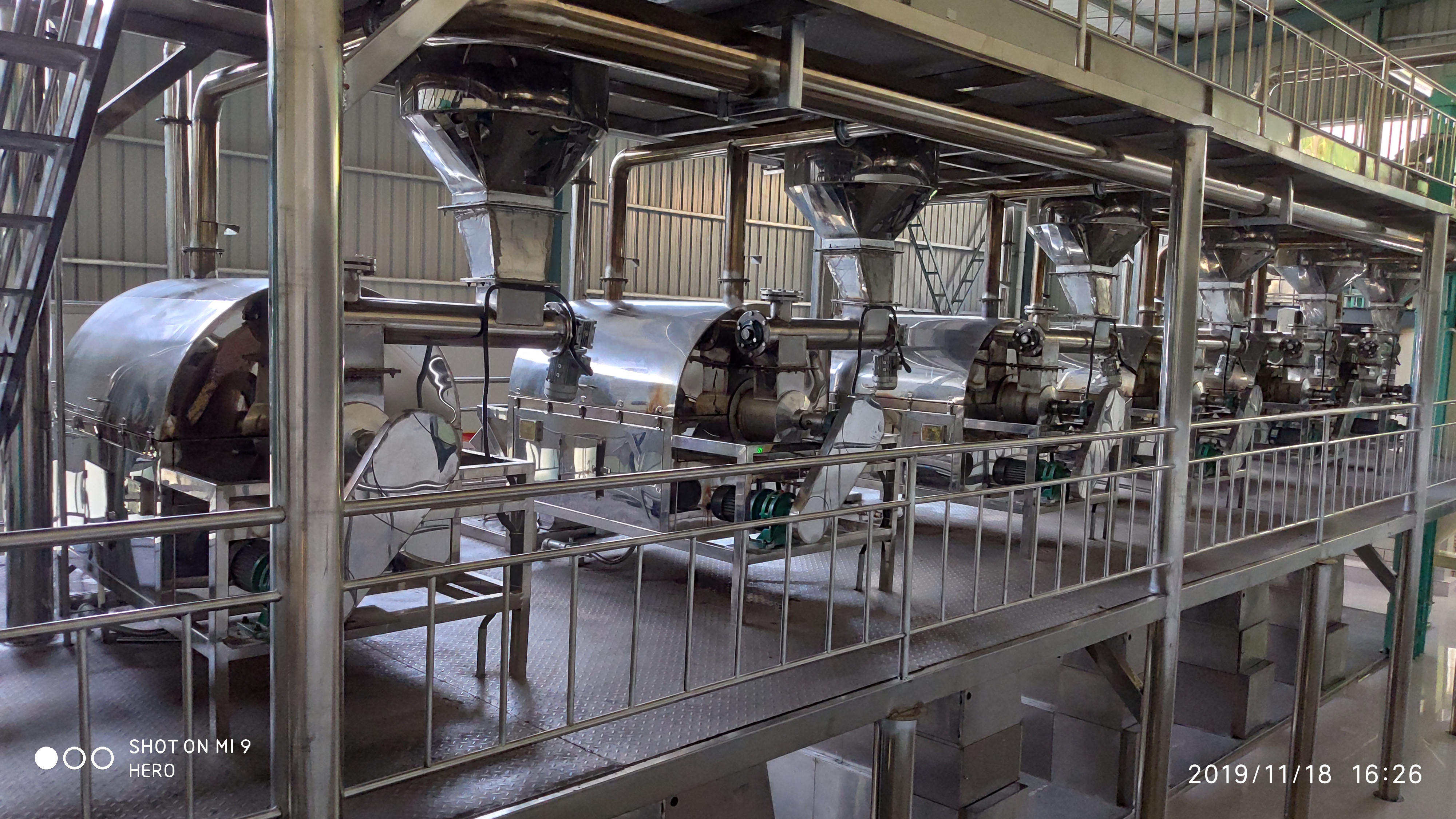 Máquina comercial de extracción de aceite de cacahuete en una gran línea de producción de procesamiento de aceite de cacahuete