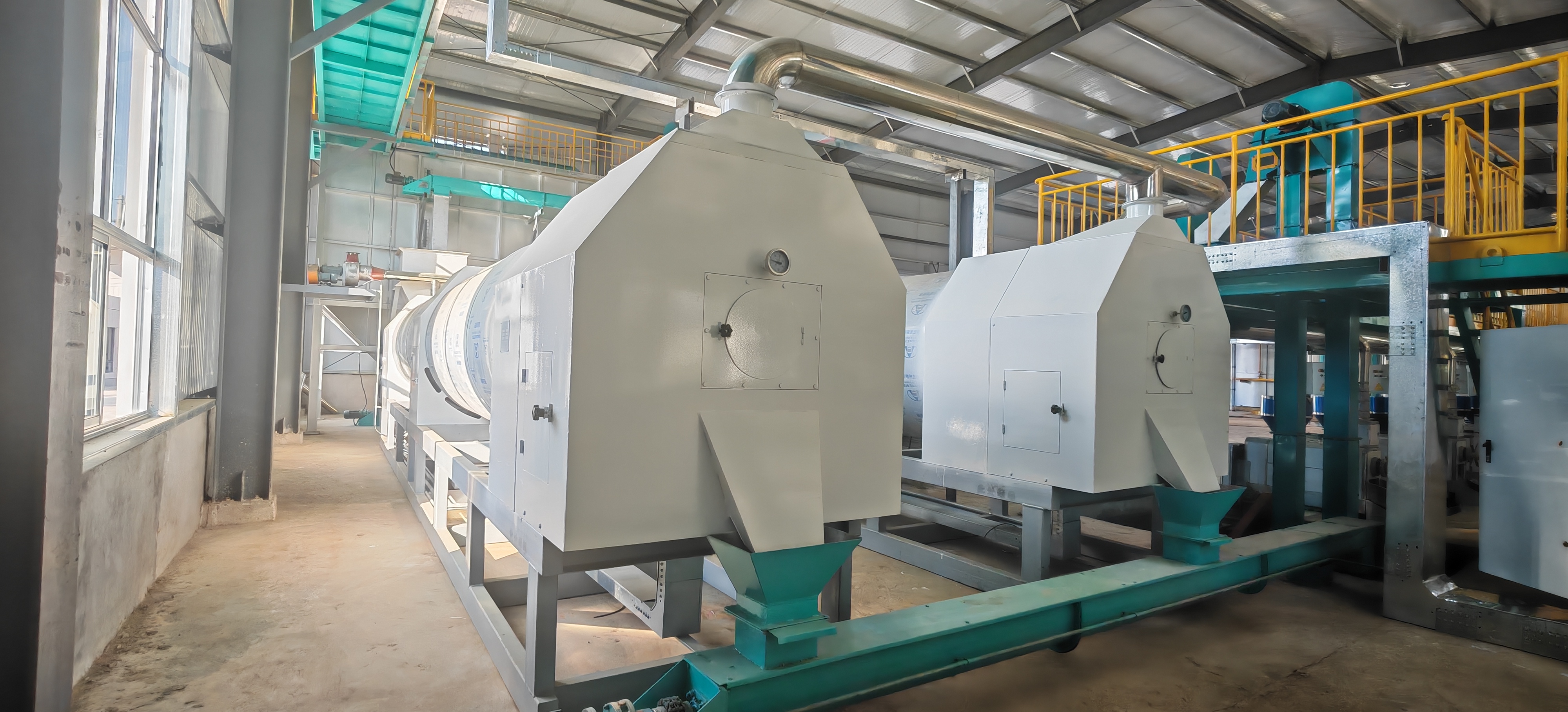 Cette machine à torréfier les arachides en continu et entièrement automatique est conçue pour les lignes de production d'huile d'arachide. Elle assure un contrôle précis de la température et est parfaitement adaptée à ce type de lignes de production.