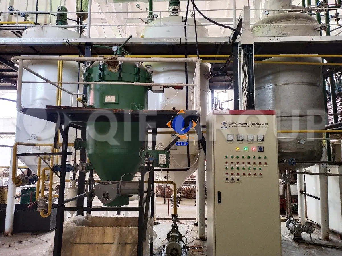 Sunflower oil refining equipment used for high-quality edible oil production in industrial processing plant