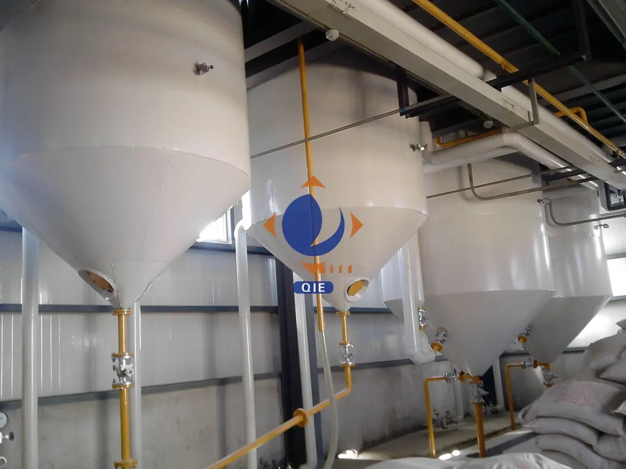 Shea butter refining equipment with deodorization and bleaching system