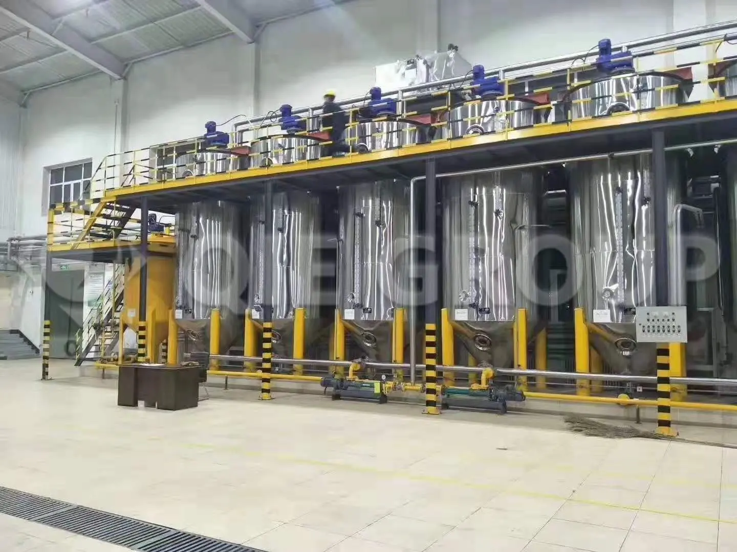 Industrial rapeseed oil refining system for continuous operation