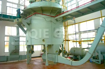 Peanut oil extractor for efficient solvent-based oil recovery