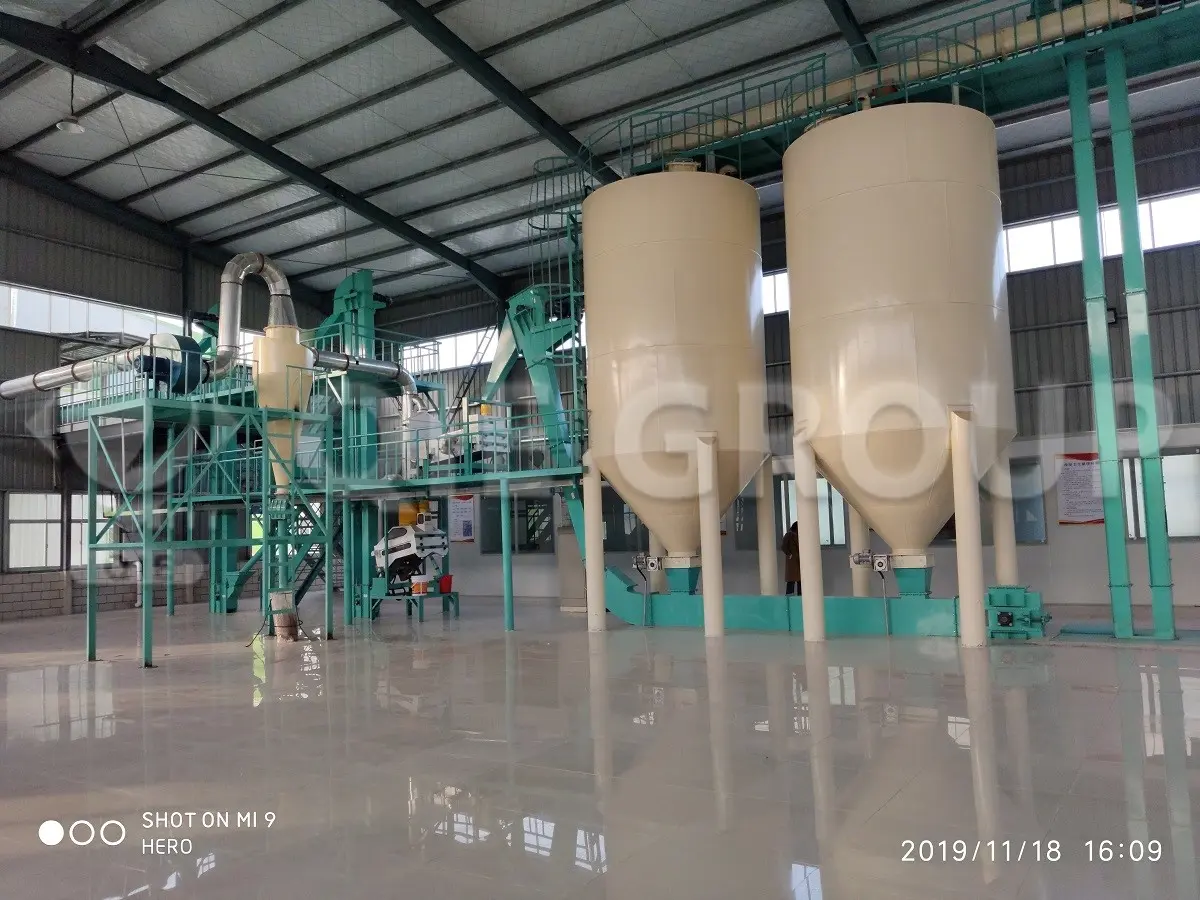 Peanut oil pretreatment equipment for cleaning and dehulling seeds