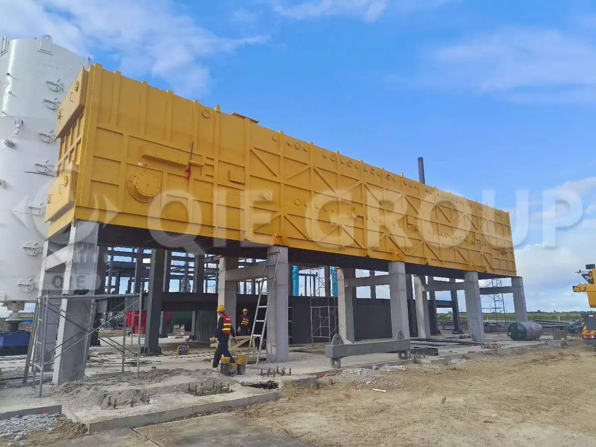 Extracteur à chaîne traînante pour soja, permettant une extraction continue par solvant et un rendement élevé en huile.