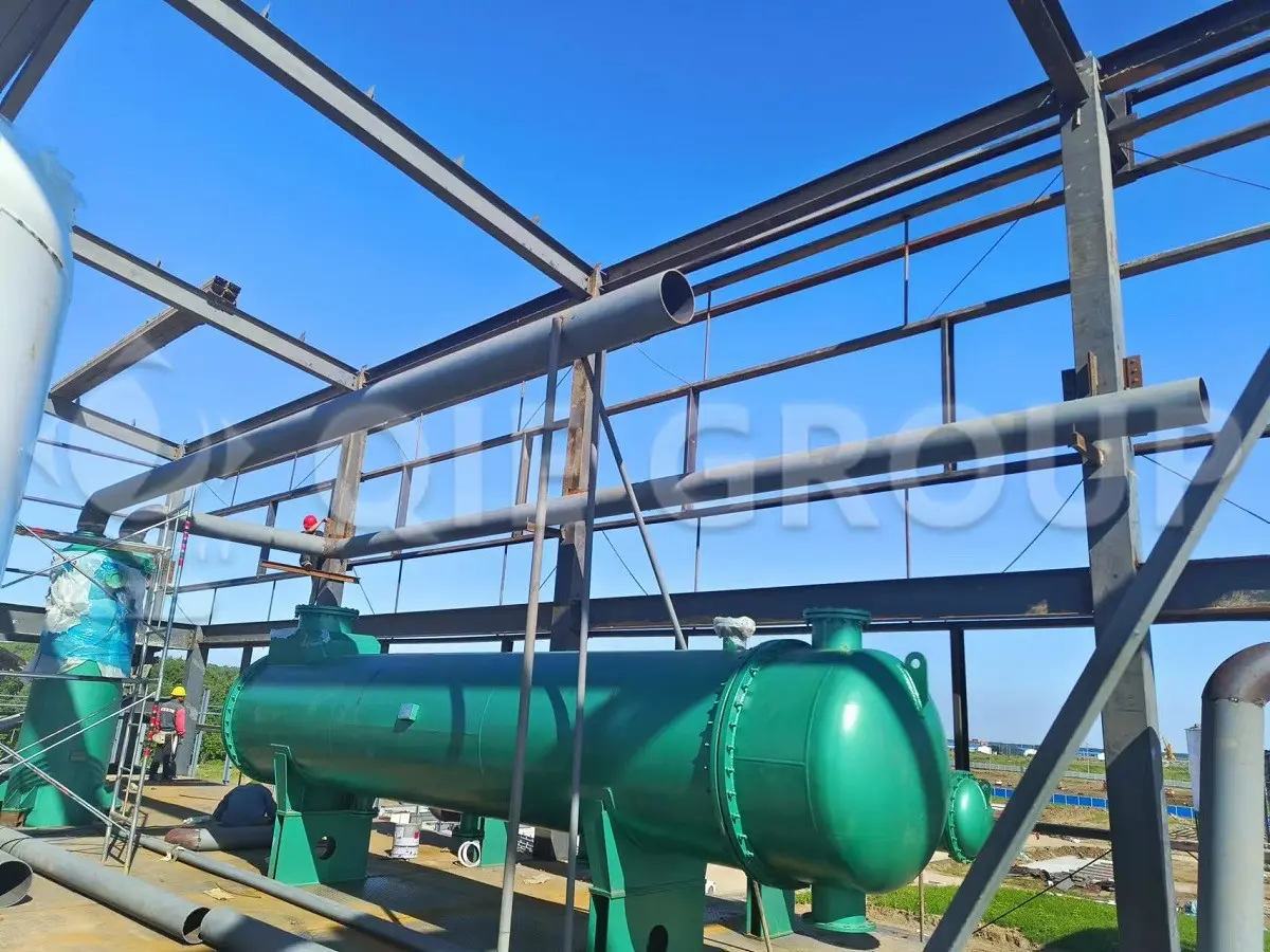 Équipements d'extraction d'huile de soja en cours d'installation et de mise en service sur le site de l'usine