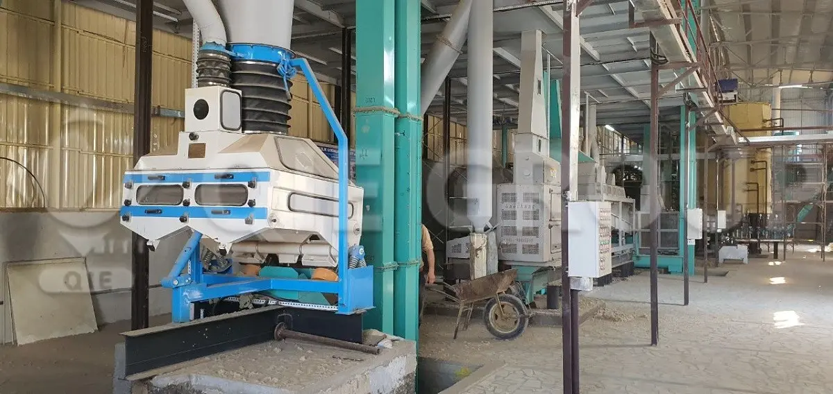 用于植物油加工的车间设备，用于在提取前对油籽进行清洁、调理和脱壳。