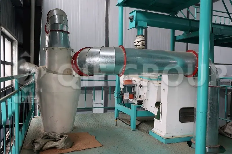 Rapeseed cleaning sieve used in the pretreatment section to remove impurities from rapeseed and ensure stable pressing performance.