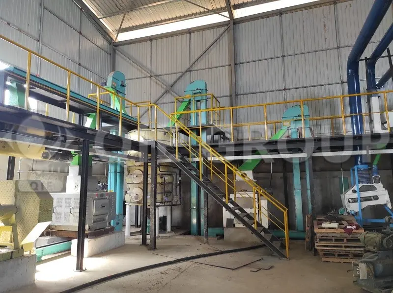 用于食品油预处理的车间设备，包括清洗、破碎、脱壳和调质系统。