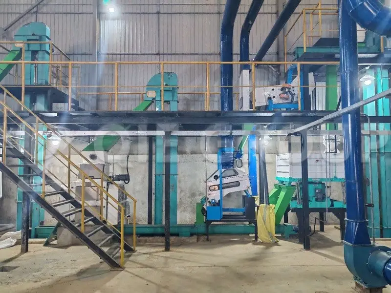 Workshop equipment for the pretreatment of oilseeds, including cleaning, crushing, dehulling and conditioning systems