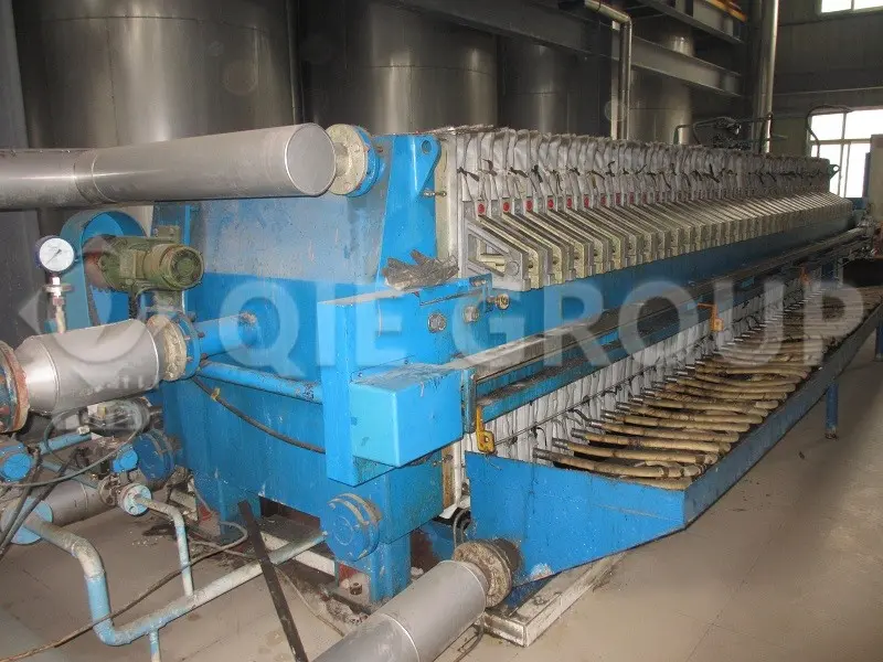 Crude sesame oil filtration system used to remove fine particles and improve oil transparency