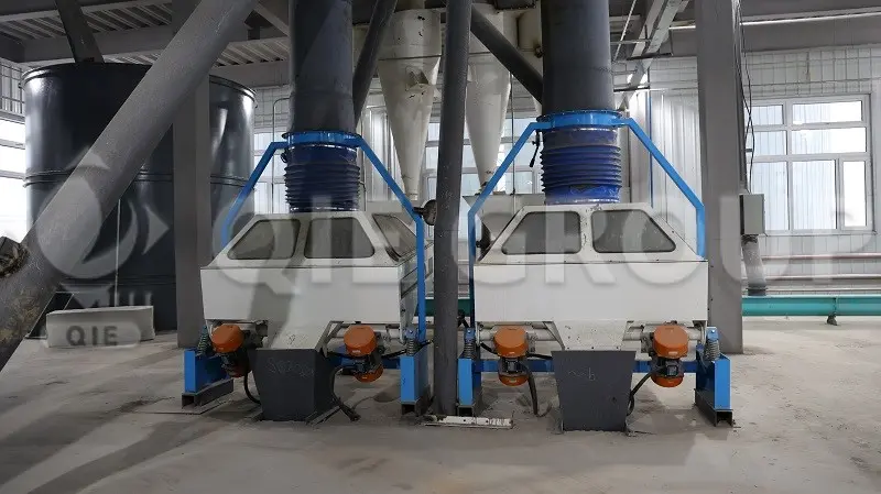 用于在油籽预处理过程中击打油籽以去除石块和杂质的机器。