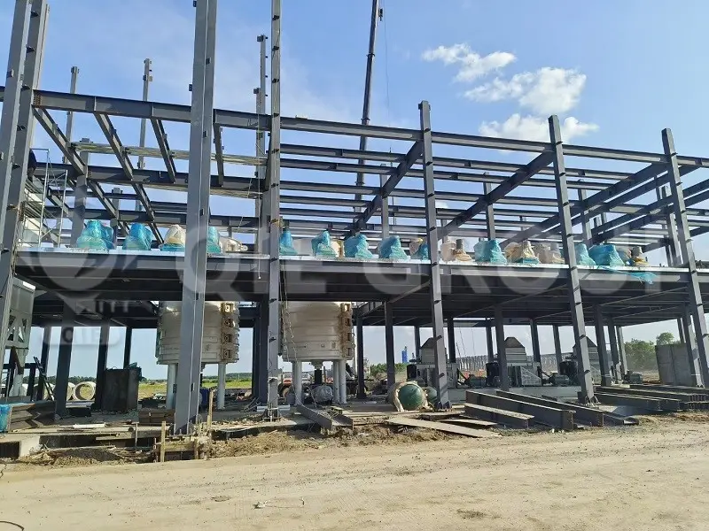 用于油籽种子预处理的车间，配备压碎、蒸煮和清理设备。