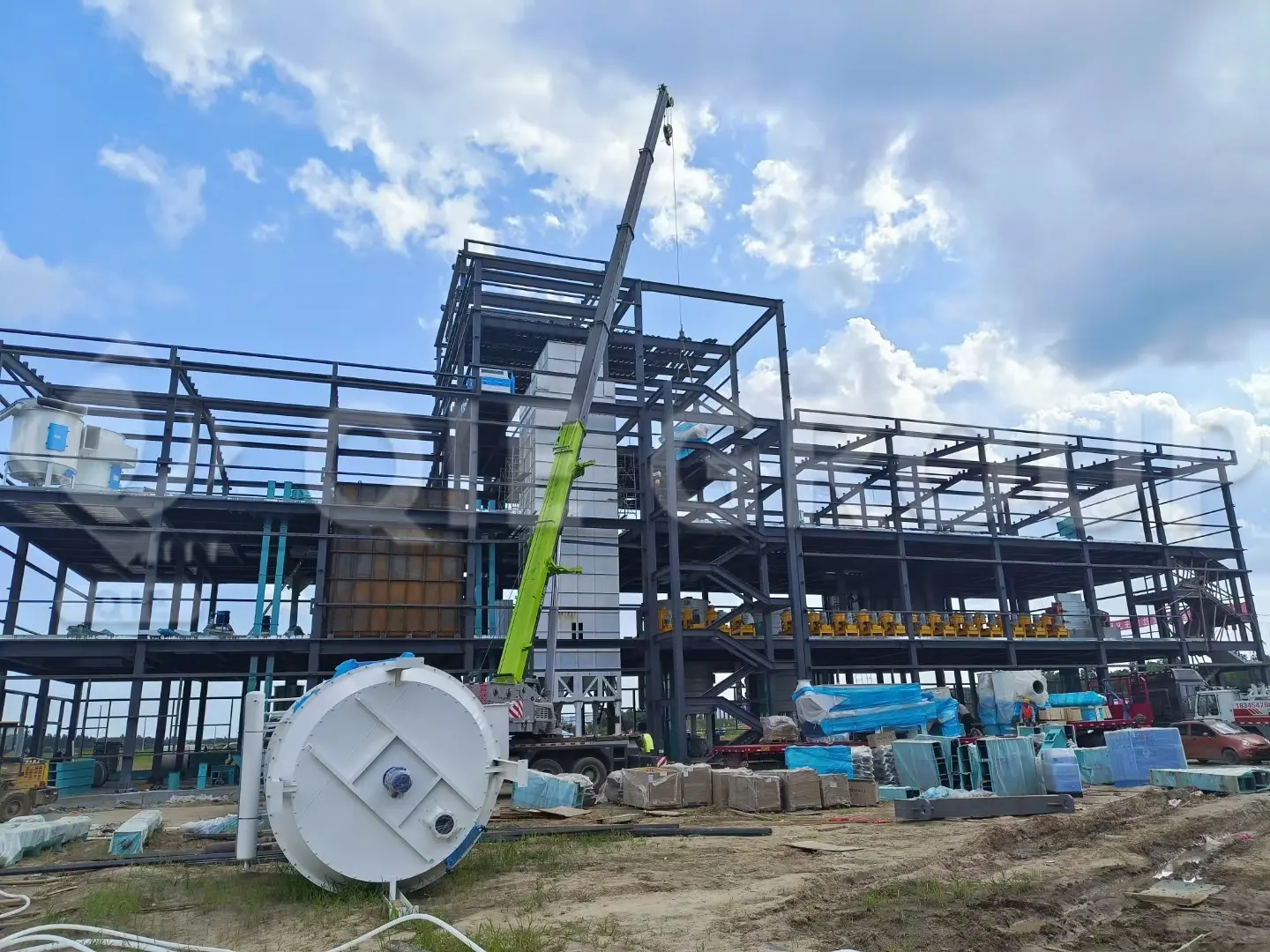 ورشة استخلاص زيت فول الصويا قيد الإنشاء