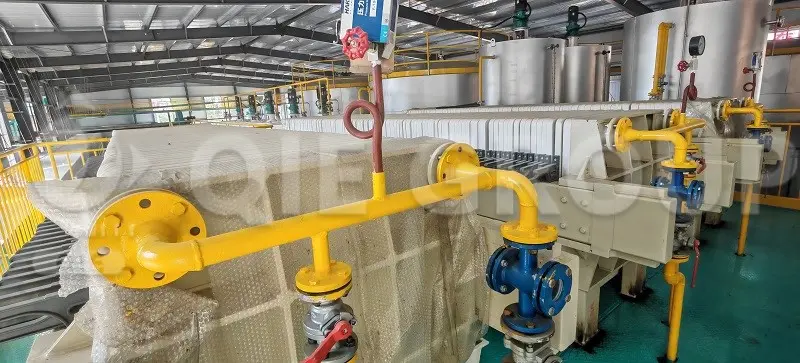 花生油的板框过滤机可以去除原油中的杂质和悬浮胶体，从而提高其纯度。