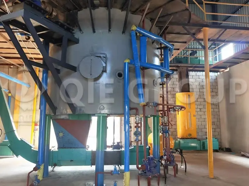 L’extracteur rotatif horizontal est utilisé dans les équipements d’extraction par solvant pour huiles alimentaires, afin d’extraire efficacement les matières grasses des matières premières oléagineuses.