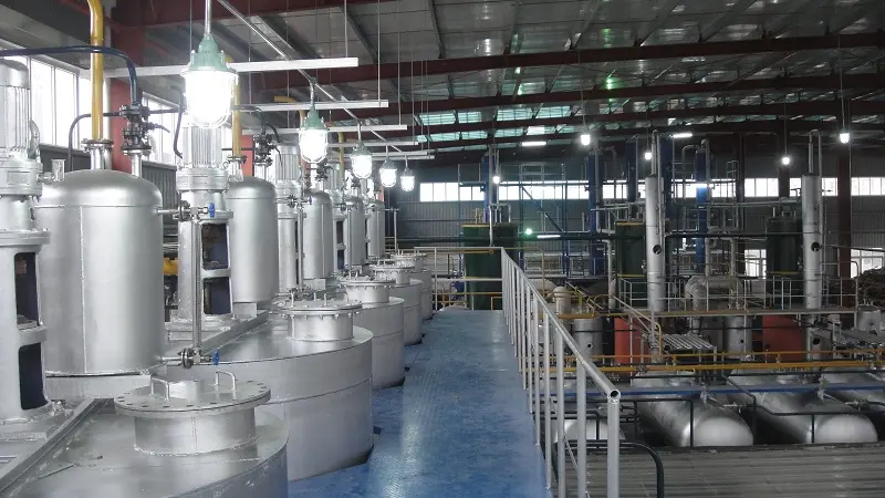 The coconut oil refining workshop is used for degumming, deacidification, decolorization, and deodorization of crude coconut oil.