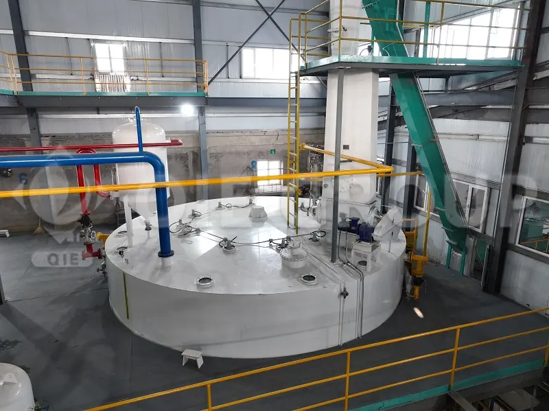 Rice bran oil solvent extractor for industrial extraction plants