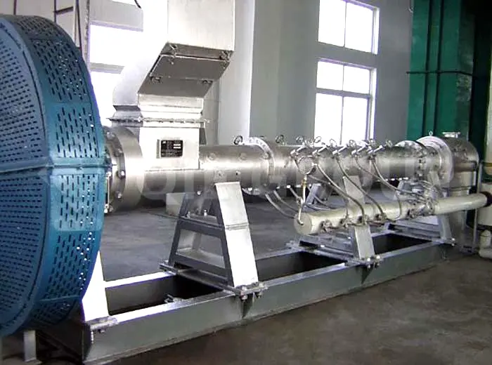 Soybean expander for improving solvent extraction efficiency in soybean oil processing